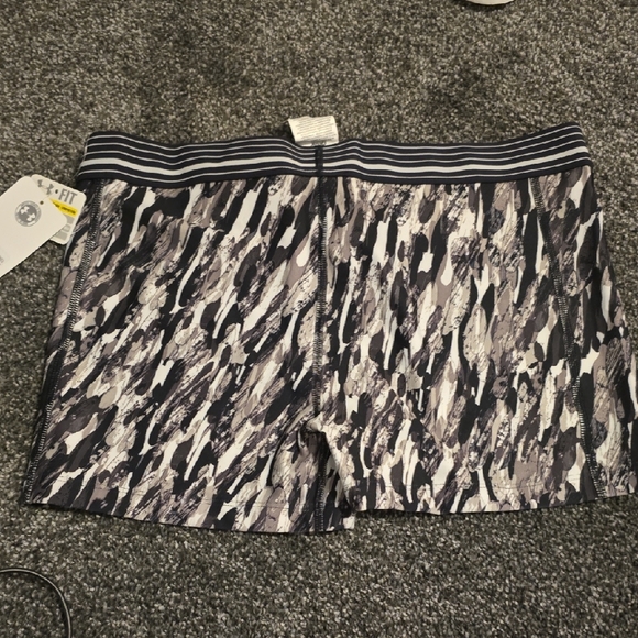 Under Armour Black and White Patterned Shorts - Picture 4 of 4